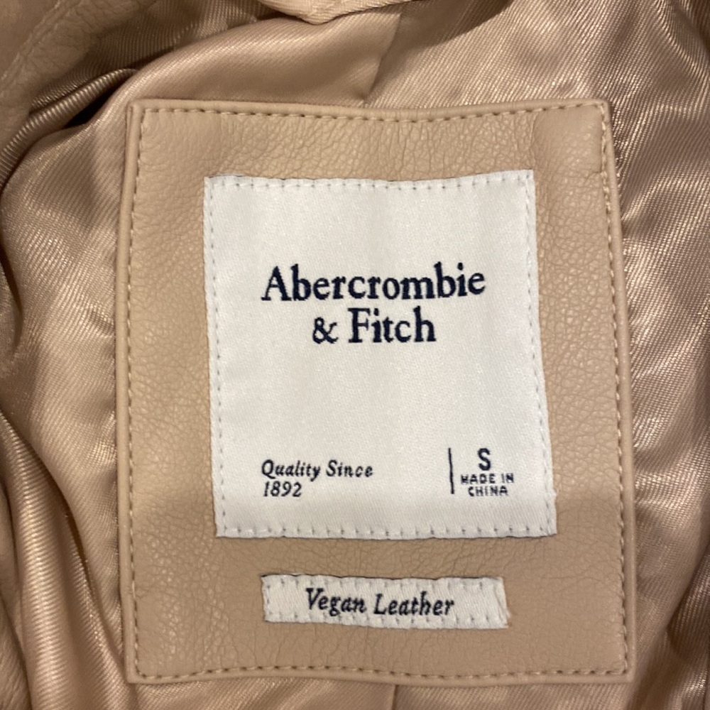 Vegan Leather Cropped Blazer - Picture 3 of 5